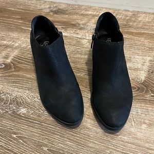 Franco Sarto black leather ankle booties 6.5